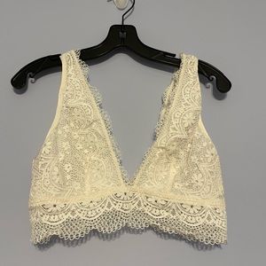 Victoria’s Secret white lace bra sz L
